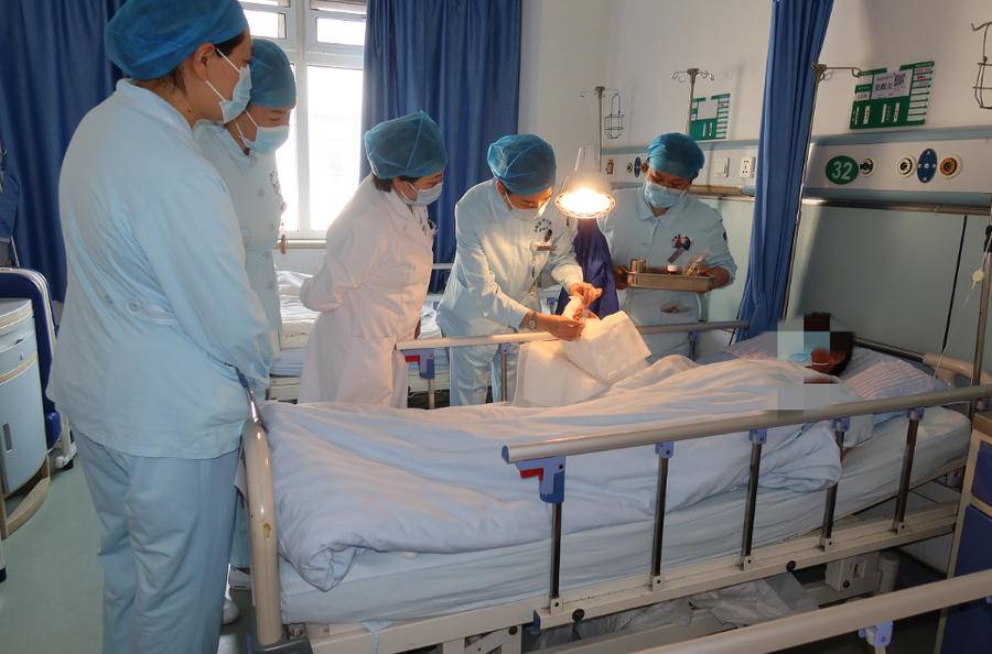 泰安一男子前臂离断，8名医生抢救9小时“断臂再植”成功休闲区蓝鸢梦想 - Www.slyday.coM