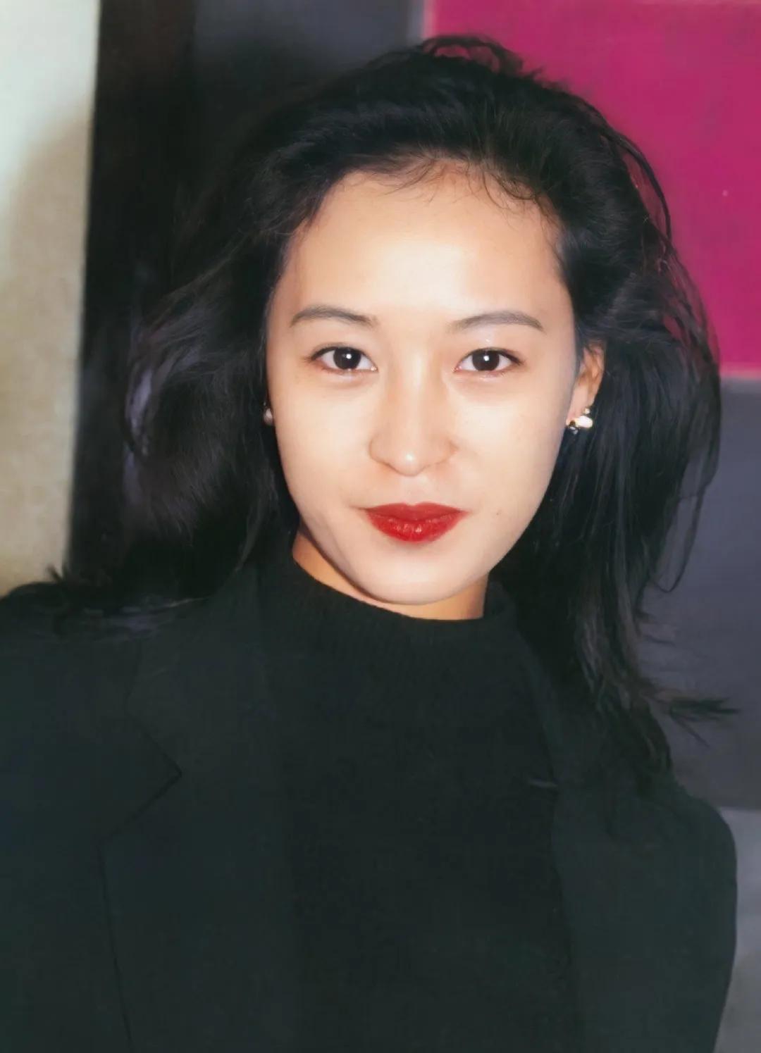 演员黎美娴旅途路上捡来一个老公结婚17年无绯闻