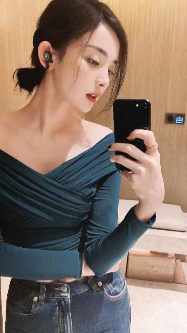 颜值天花板古力娜扎晒怼脸拍脸蛋360度无死角小蛮腰超抢镜