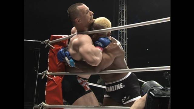 "怪力男"兰德尔曼暴力输出!