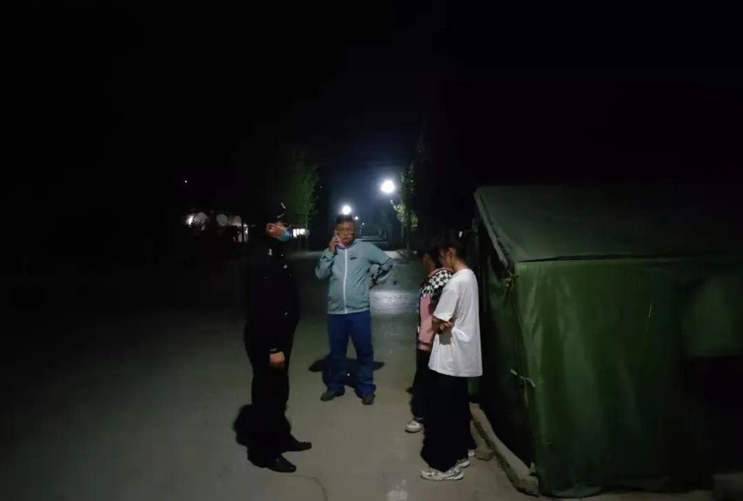 聊城一乡镇两个女孩离家出走,凌晨两点在一处空置的防疫棚内找到休闲区蓝鸢梦想 - Www.slyday.coM 聊城一乡镇两个女孩离家出走,凌晨两点在一处空置的防疫棚内找到休闲区蓝鸢梦想 - Www.slyday.coM