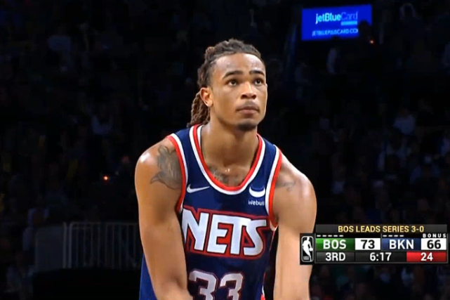 罕见篮网中锋10罚不中后终于进了全场欢呼露出如释重负微笑