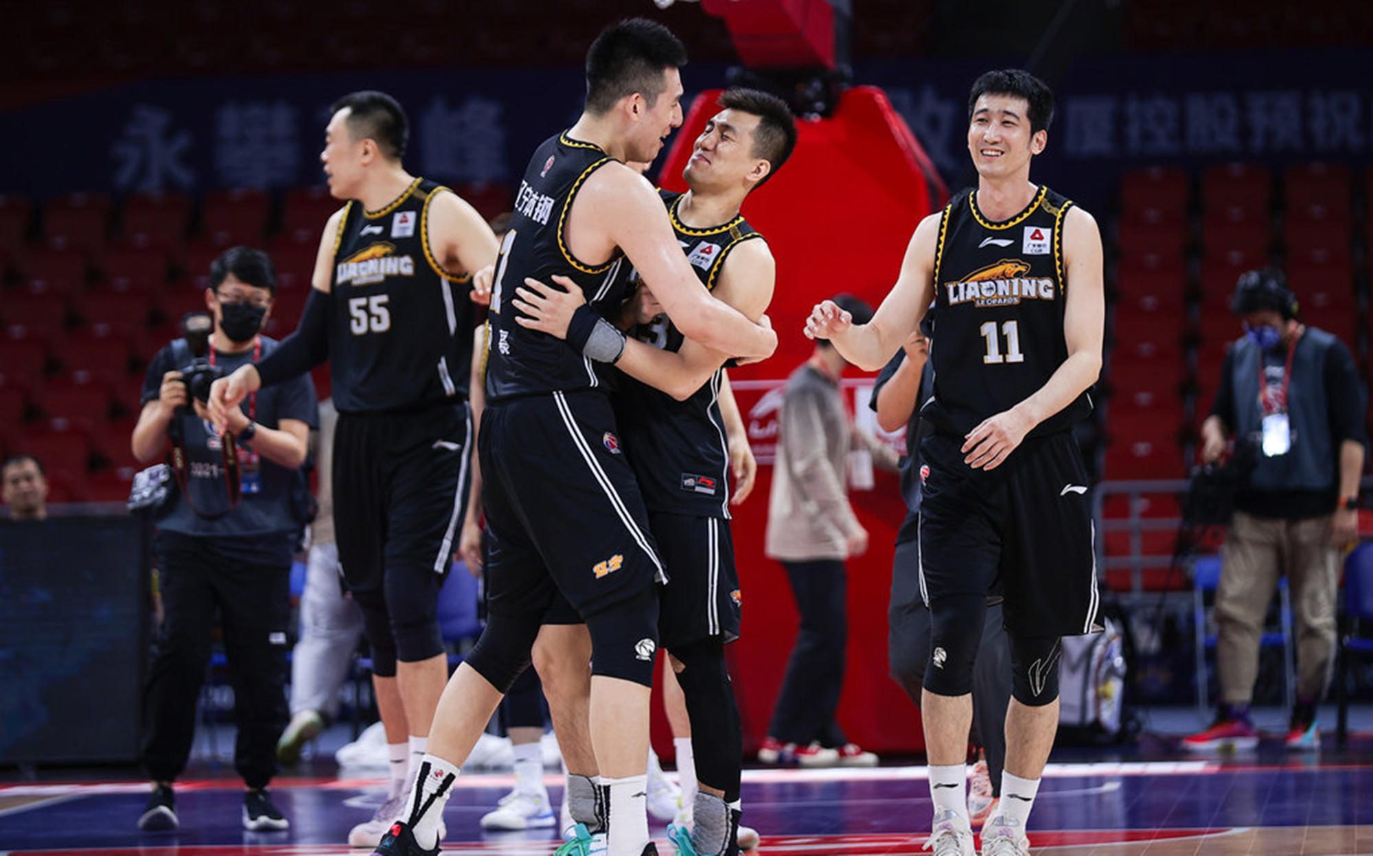 辽宁男篮夺冠最让人感动的三个瞬间三代师徒共同缔造