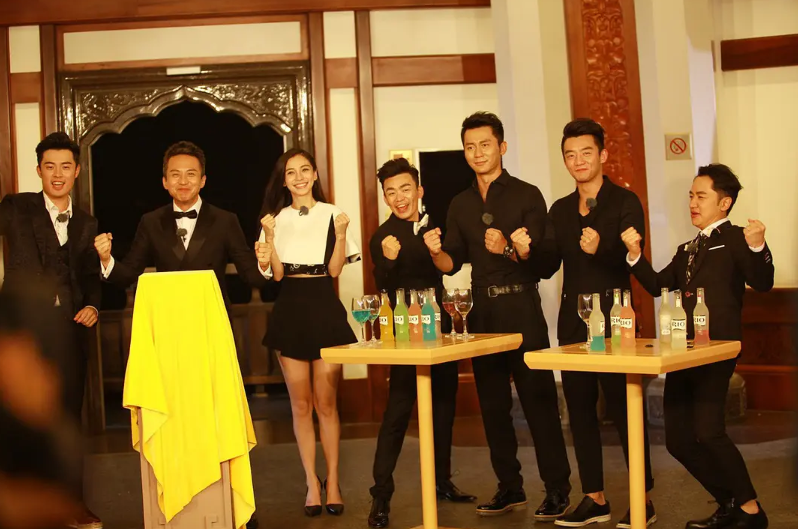 奔跑吧第十季火热录制，初代成员只剩3位，背靠大树还能乘凉多久休闲区蓝鸢梦想 - Www.slyday.coM