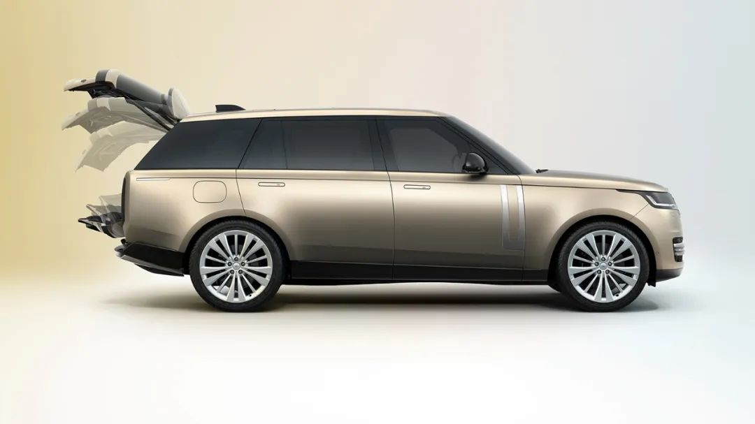 比如说保留u形前进气格栅,l形日行灯,悬浮式车顶以及"天地门"等经典