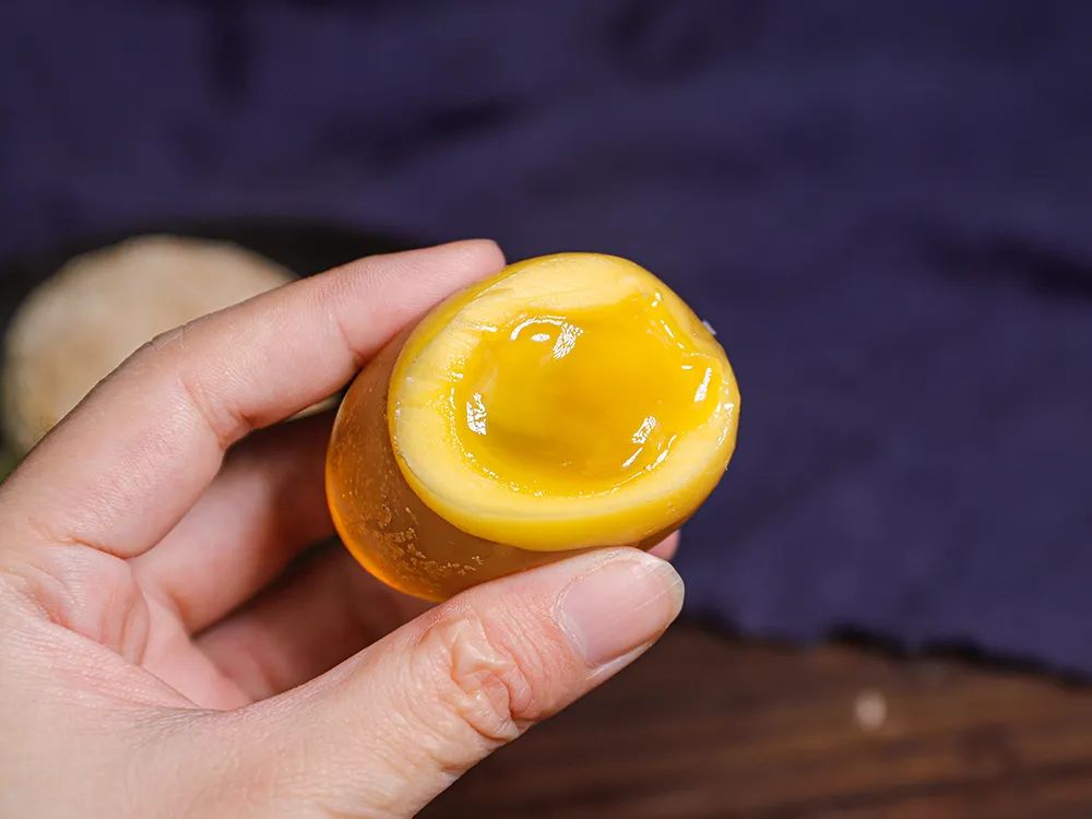 一吃就爱上的流心黄金皮蛋太好吃了