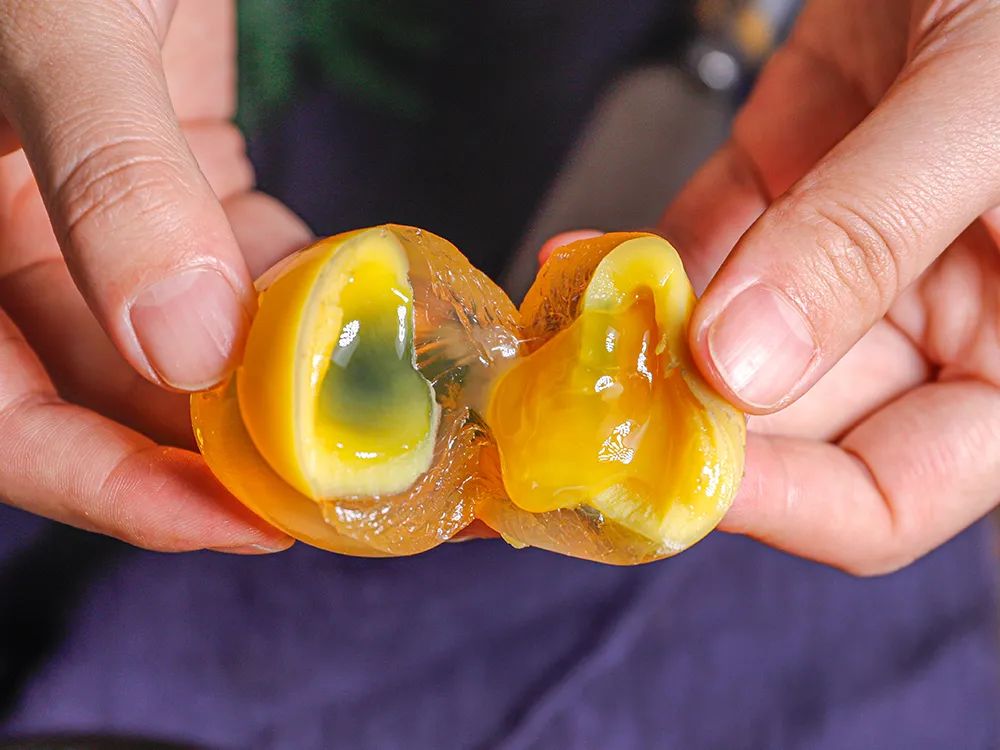 一吃就爱上的流心黄金皮蛋太好吃了