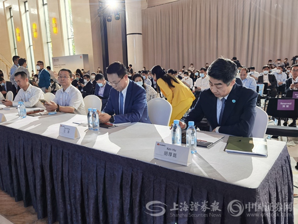华为胡厚崑 30年全球通用计算算力将增长10倍 Ai算力将增长500倍 财经头条