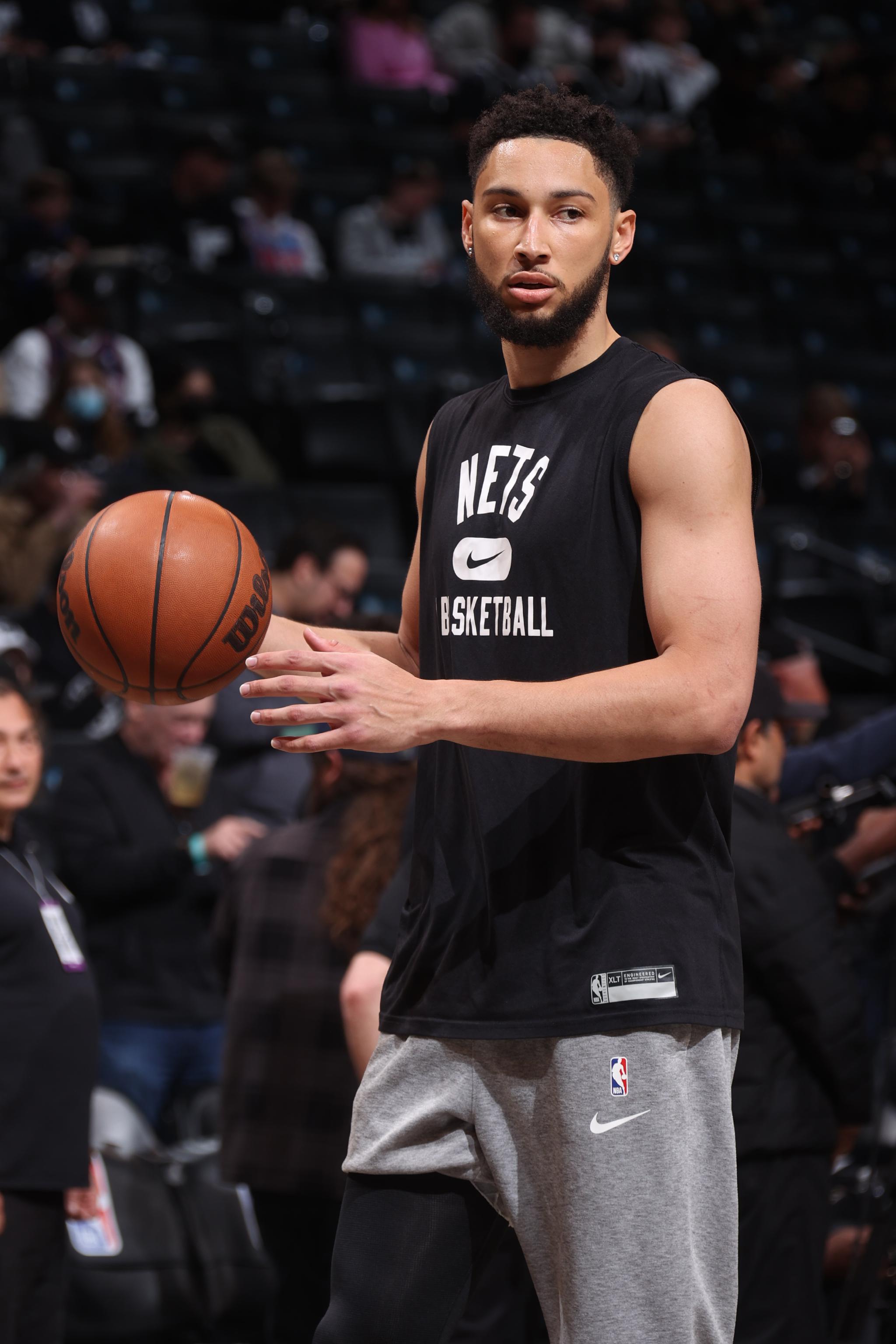 纵观季后赛篮网下赛季怎么办欧文和西蒙斯会送走吗