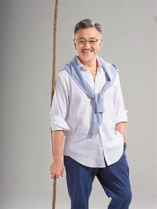 62岁TVB男神晒短片曝近况，与妻子曾因风月片相识，结婚近30年如初恋休闲区蓝鸢梦想 - Www.slyday.coM