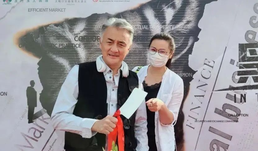 62岁TVB男神晒短片曝近况，与妻子曾因风月片相识，结婚近30年如初恋休闲区蓝鸢梦想 - Www.slyday.coM