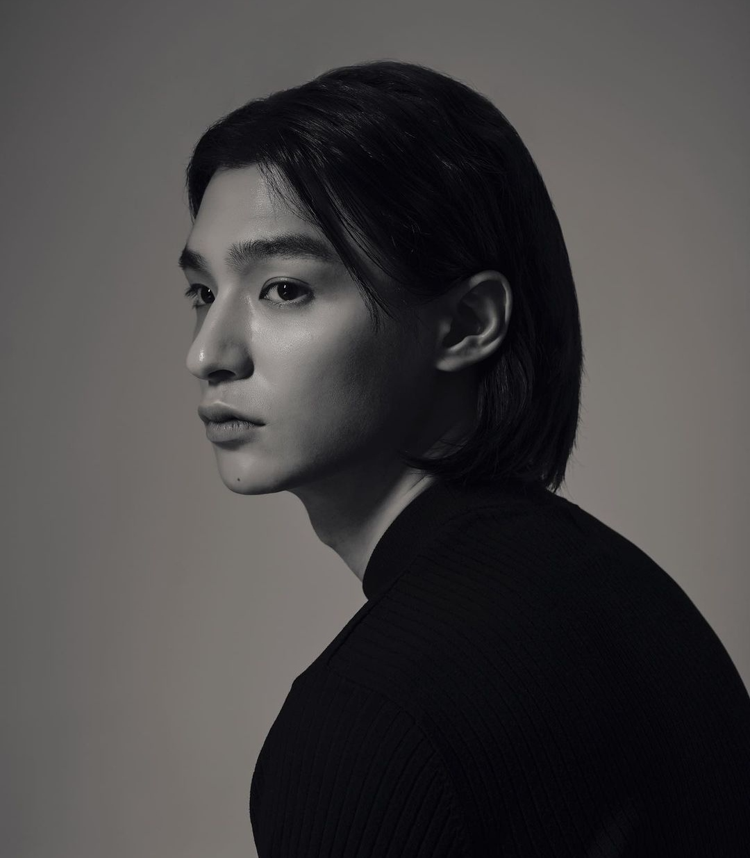 长发男不娘__财经头条