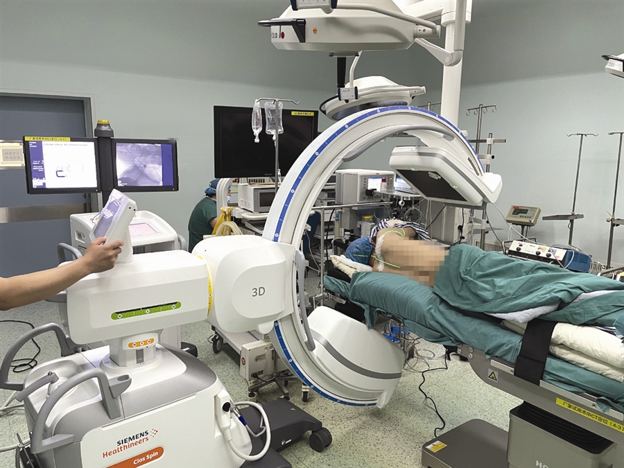 大医一院胸外科开展国内首例一站式ciosspin移动式c臂ct肺结节定位