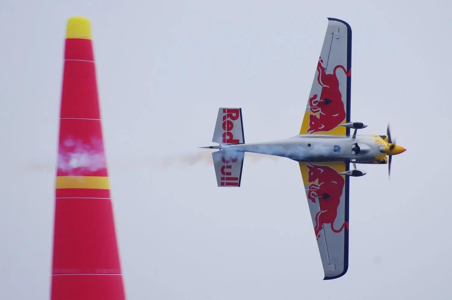 红牛特技飞行表演队飞行员飞机交换失败