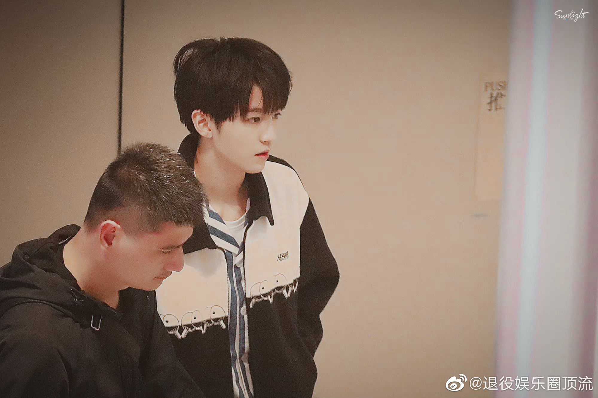 一些王俊凯重生之门的路透氛围感拉满