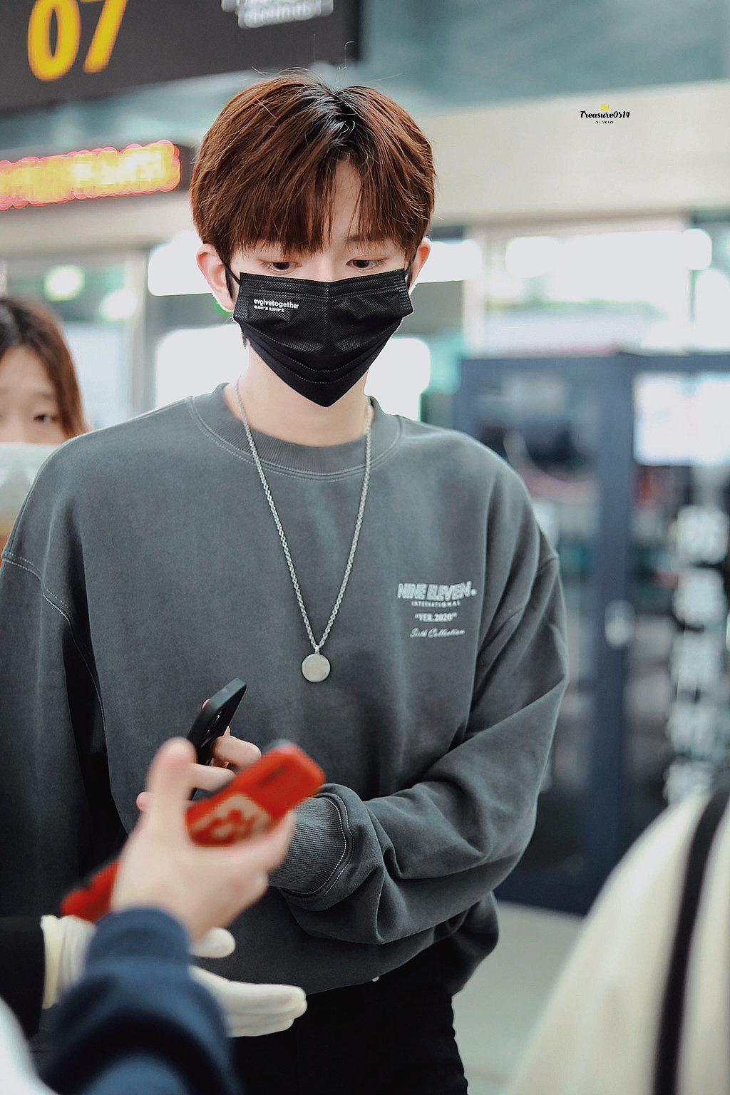 刘冠佑最新机场饭拍