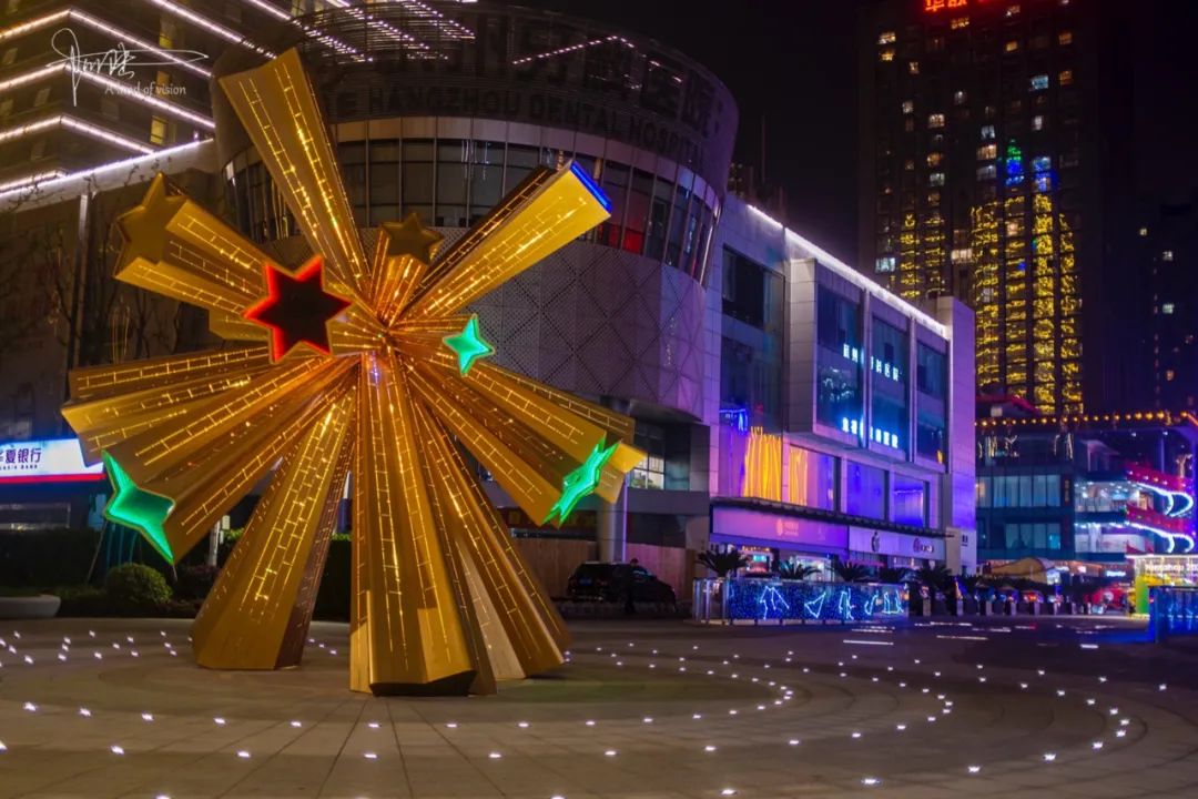 实拍杭州滨江星光大道随处可见富有电影文化内涵的商铺