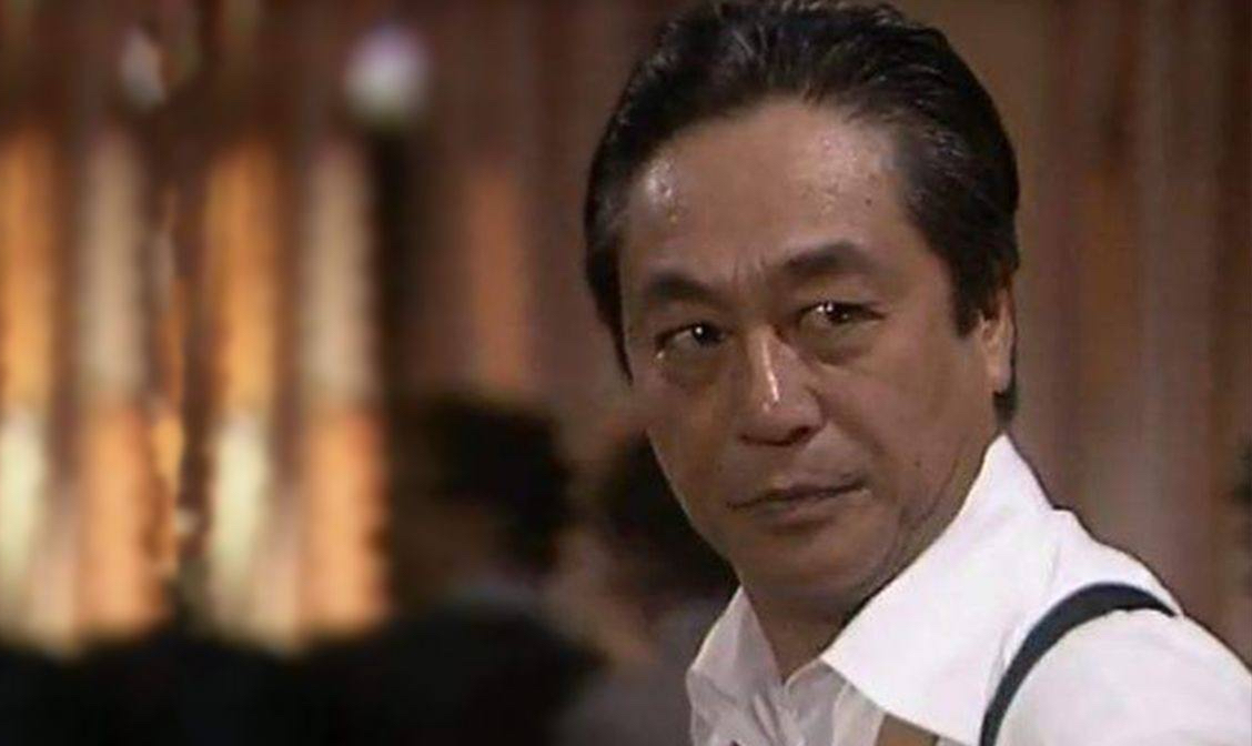 又比如他在《窃听风云2》里出演的地主会成员同叔,因为这个角色他还