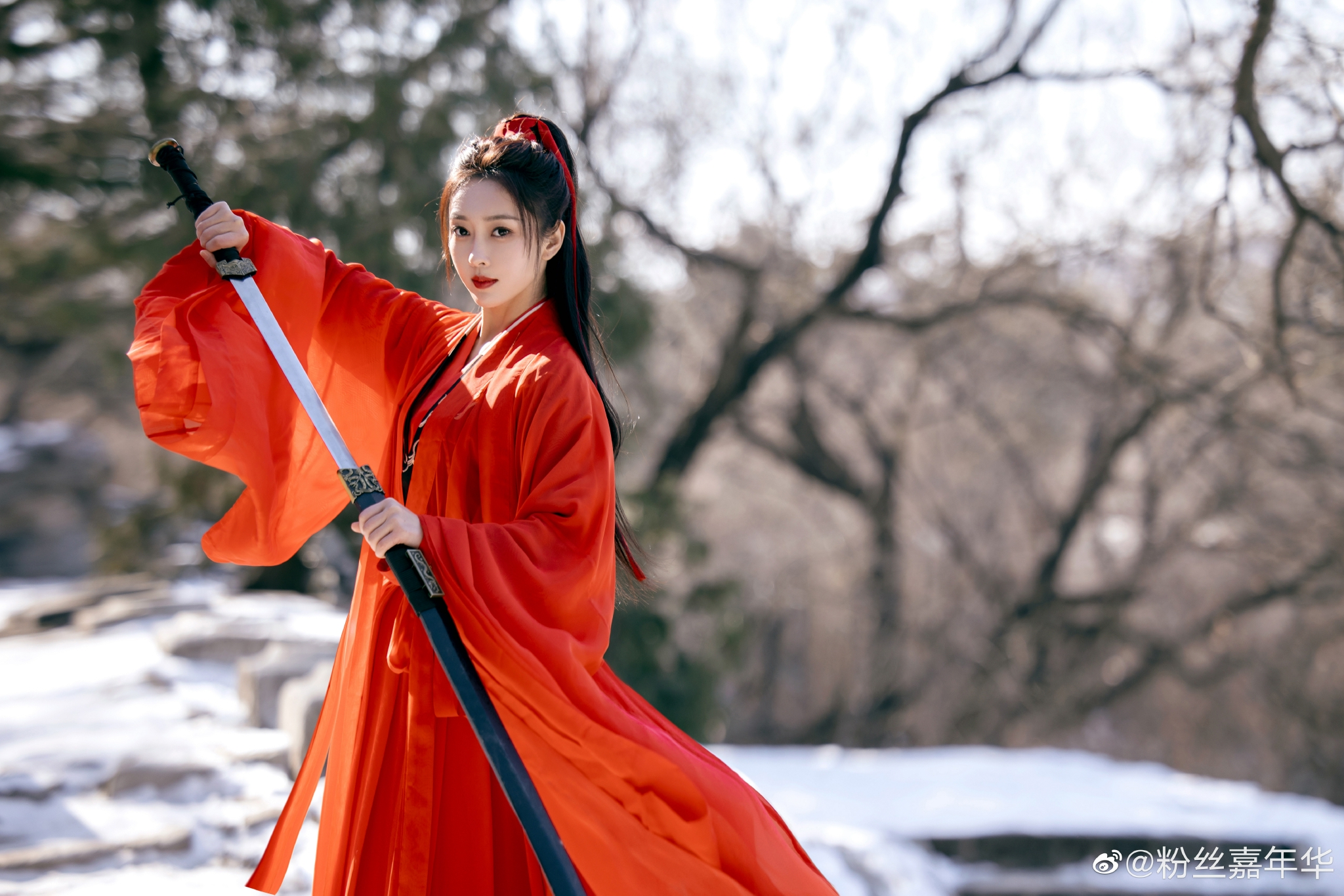 且试天下中的凤栖梧马尾高束红衣骑装