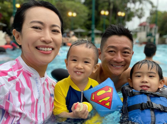 男的是杨证桦,女的是沈可欣.