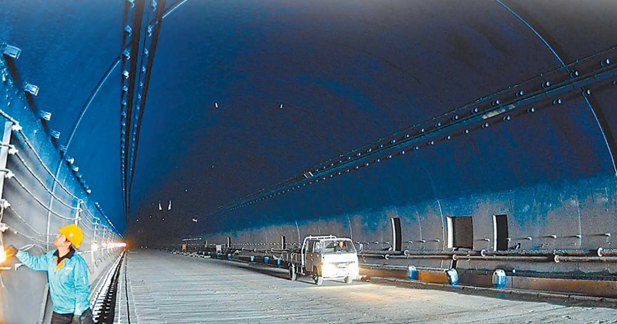 这一水下高速铁路的建设意味着中国水下盾构隧道建筑已经可称世界第一