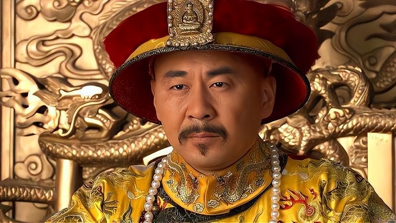 甄嬛传皇上好作啊经常半夜换寝宫却也是宫斗牺牲品