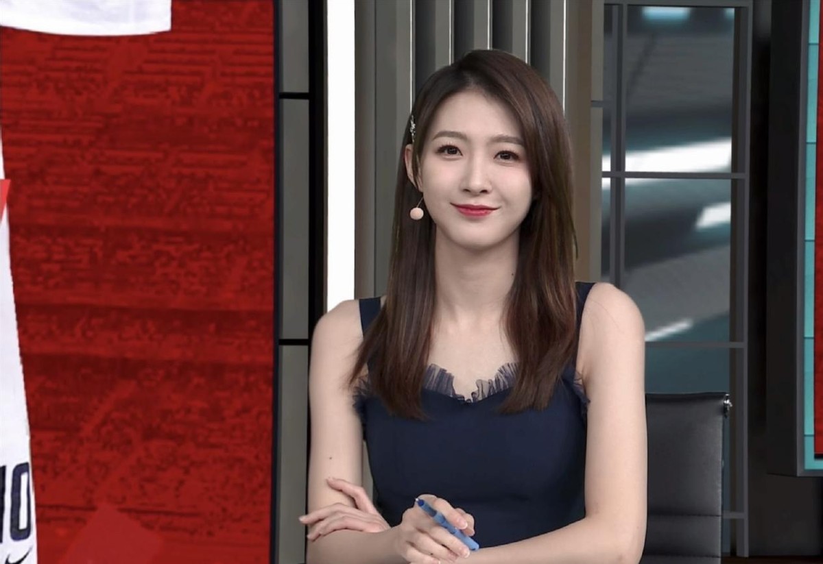 雪儿不仅是腾讯nba女主播,还是腾讯中超主持人以及王者荣耀联赛kpl的