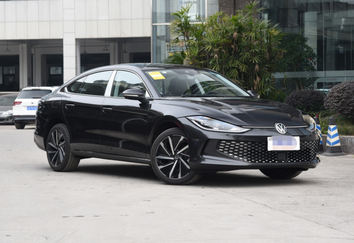 凌渡l起步不超15万无框式车门诚意足还配抬头显示