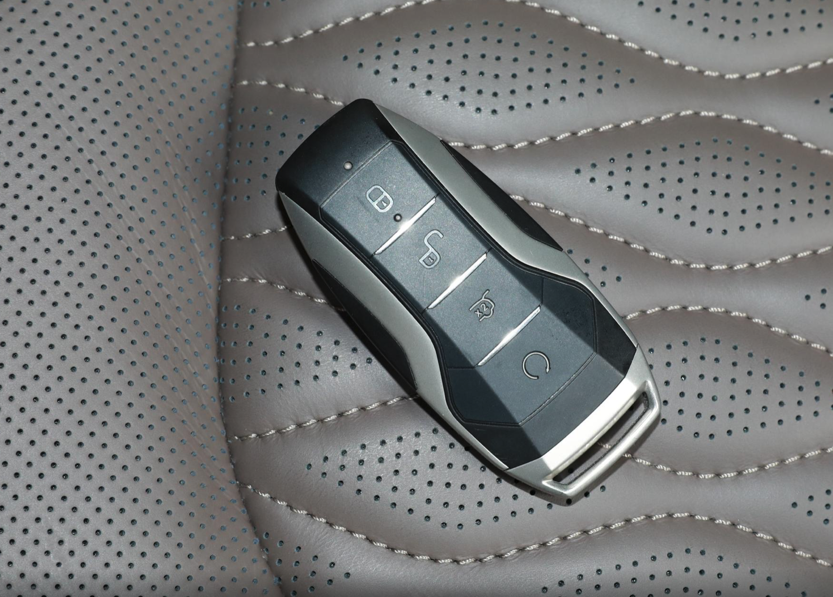 新款比亚迪汉ev怎么选才不会后悔20款汉ev老车主告诉你答案