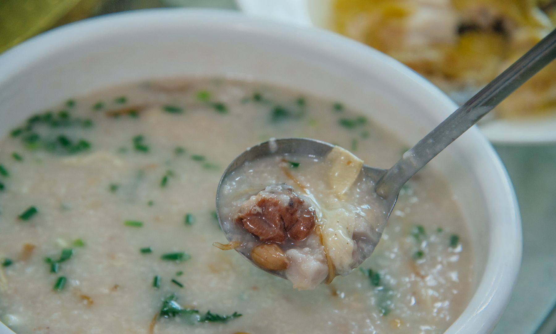 郭哥禾虫煎蛋,上桌的时候已经基本看不到禾虫的样子,裹了鸡蛋一起煎