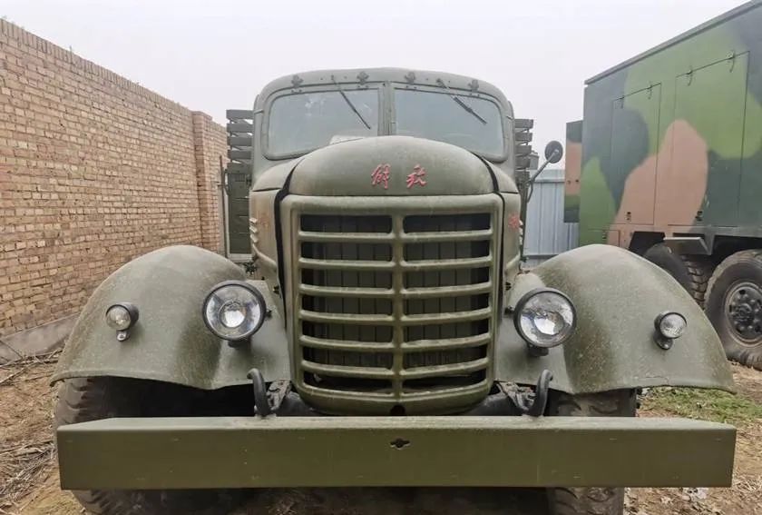 路边的经典经过修复的解放ca10b