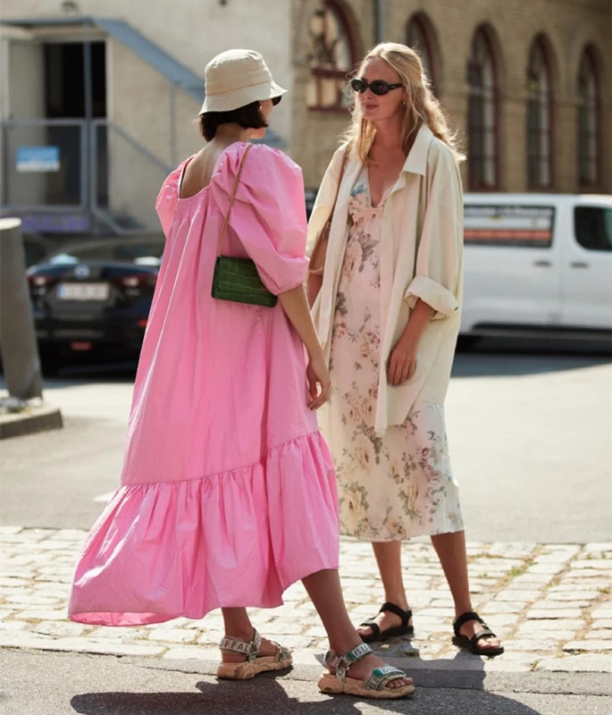 女人到中年要学会“断舍离”,夏季这“2裤2裙”别穿了,不够减龄休闲区蓝鸢梦想 - Www.slyday.coM 女人到中年要学会“断舍离”,夏季这“2裤2裙”别穿了,不够减龄休闲区蓝鸢梦想 - Www.slyday.coM