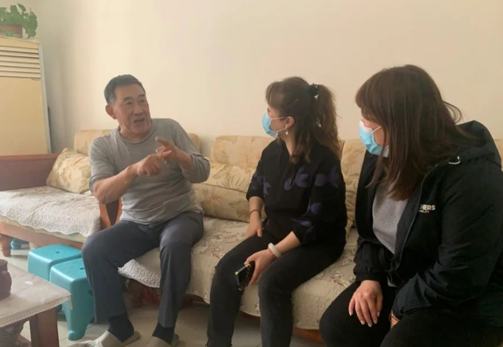 轻生女孩再次跳进水中，76岁退伍老兵两次将她救起！休闲区蓝鸢梦想 - Www.slyday.coM