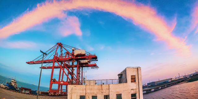 上港集团外高桥港区明东公司码头 汪正明摄