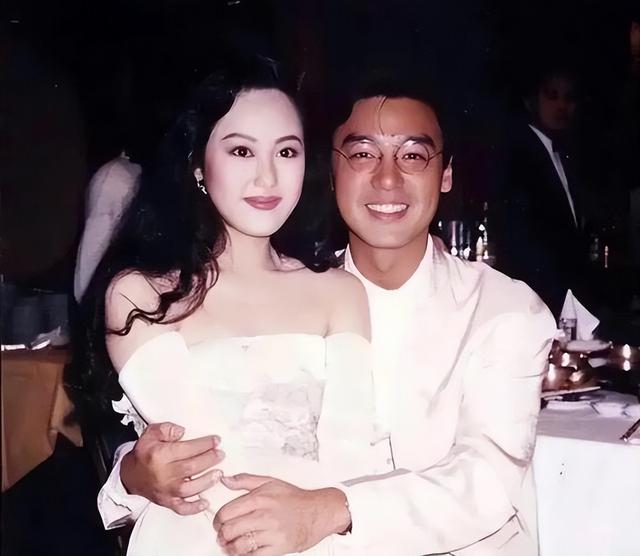 钟镇涛 和章小蕙离婚 带着2个孩子再婚 妻子帮他还1亿多元的债 钟镇涛 章小蕙 香港 新浪新闻