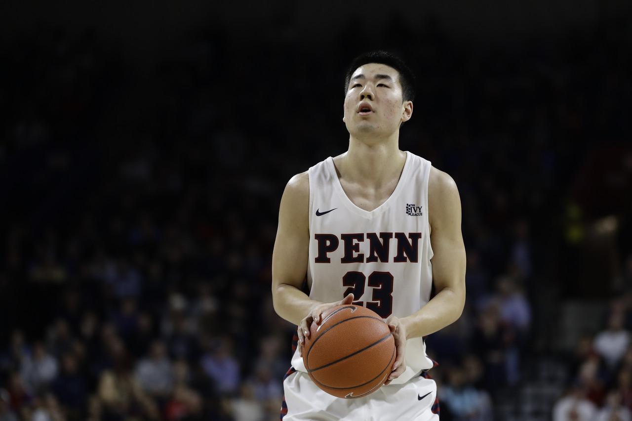 王泉泽祝贺张镇麟他是首位打过ncaa且在cba夺冠的中国人吗