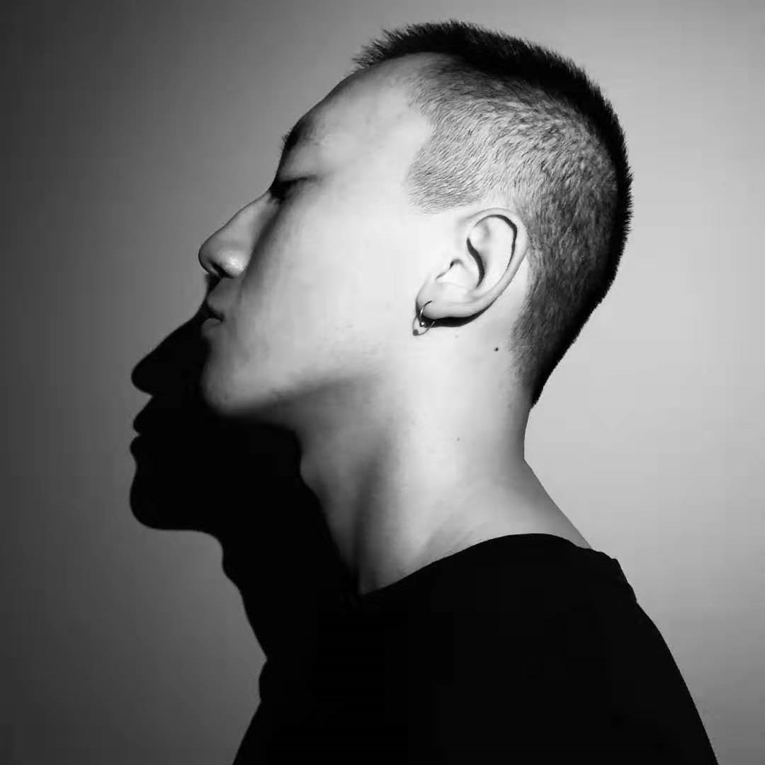 单曲发布一匹rb黒马okmzerokilometer正穿越黑暗