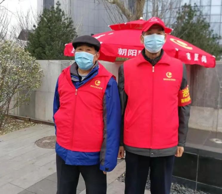 轻生女孩再次跳进水中，76岁退伍老兵两次将她救起！休闲区蓝鸢梦想 - Www.slyday.coM