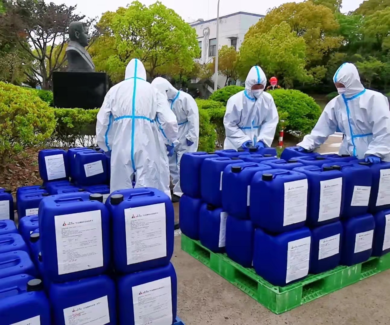 抗疫情抓发展机器响起来链条转起来上海重点企业复工复产一线直击