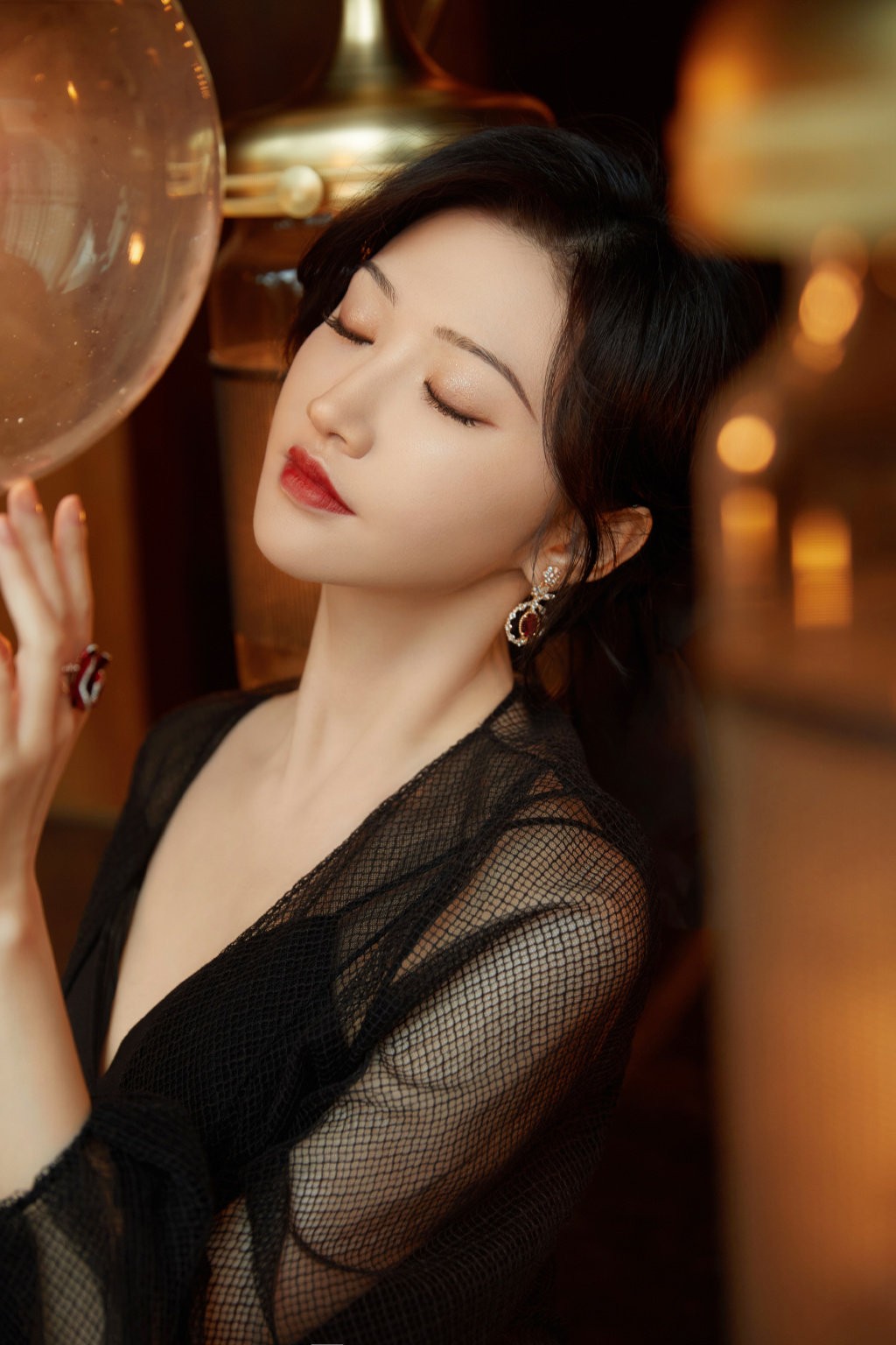 景甜不愧是"人间富贵花",穿深v礼服优雅极致,气质真不一般