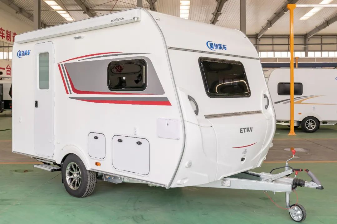 爱旅420拖挂房车不到十万身姿小巧布局紧凑功能齐全