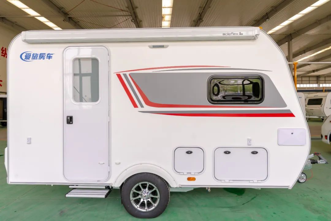 爱旅420拖挂房车不到十万身姿小巧布局紧凑功能齐全