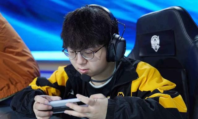 狼队对阵eStar海报:信息量十足,黎洛待遇无敌,SK要亲自动手?休闲区蓝鸢梦想 - Www.slyday.coM 狼队对阵eStar海报:信息量十足,黎洛待遇无敌,SK要亲自动手?休闲区蓝鸢梦想 - Www.slyday.coM