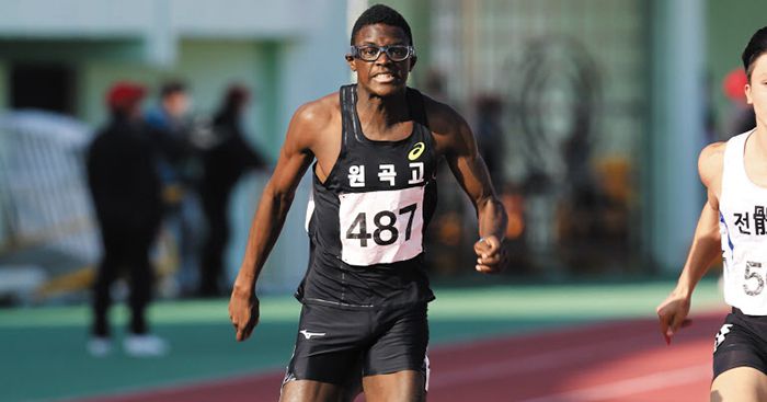 19岁韩国归化黑人跑出10秒44国内百米第2韩媒挑战苏炳添