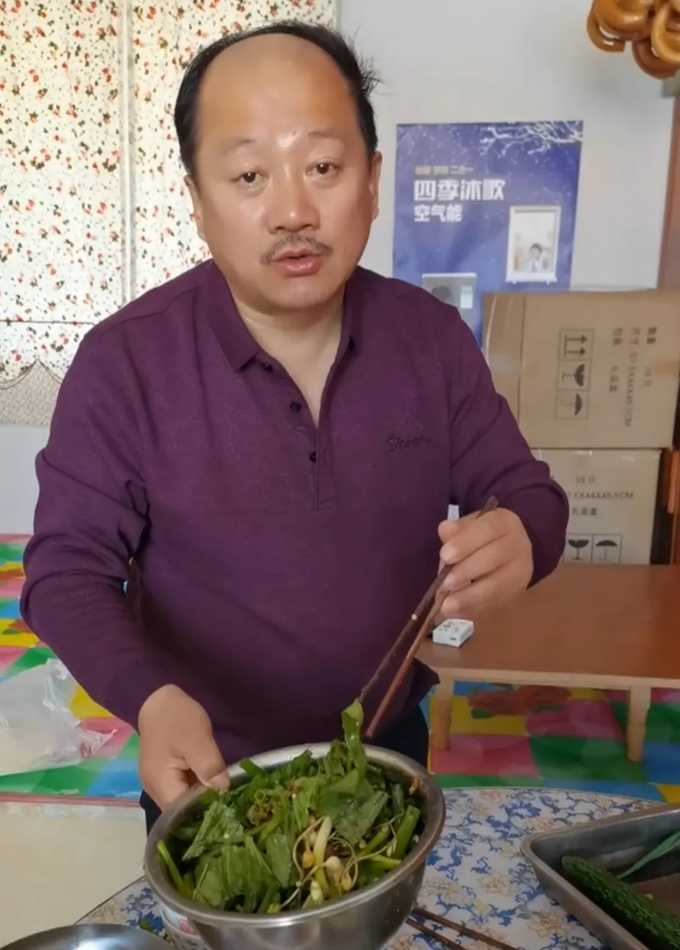 唐鉴军走红后拒绝抛弃不孕妻子如今苦尽甘来