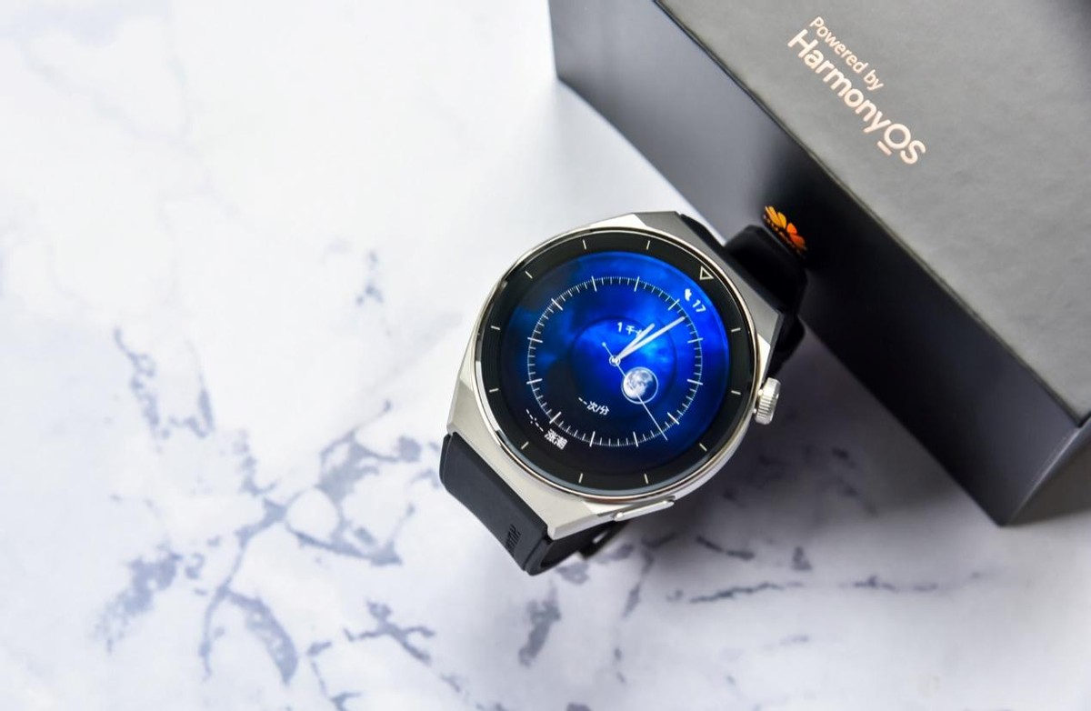 首先是外观材质的差异:gt 3 pro的id设计和gt3系列不同,gt 3 pro和