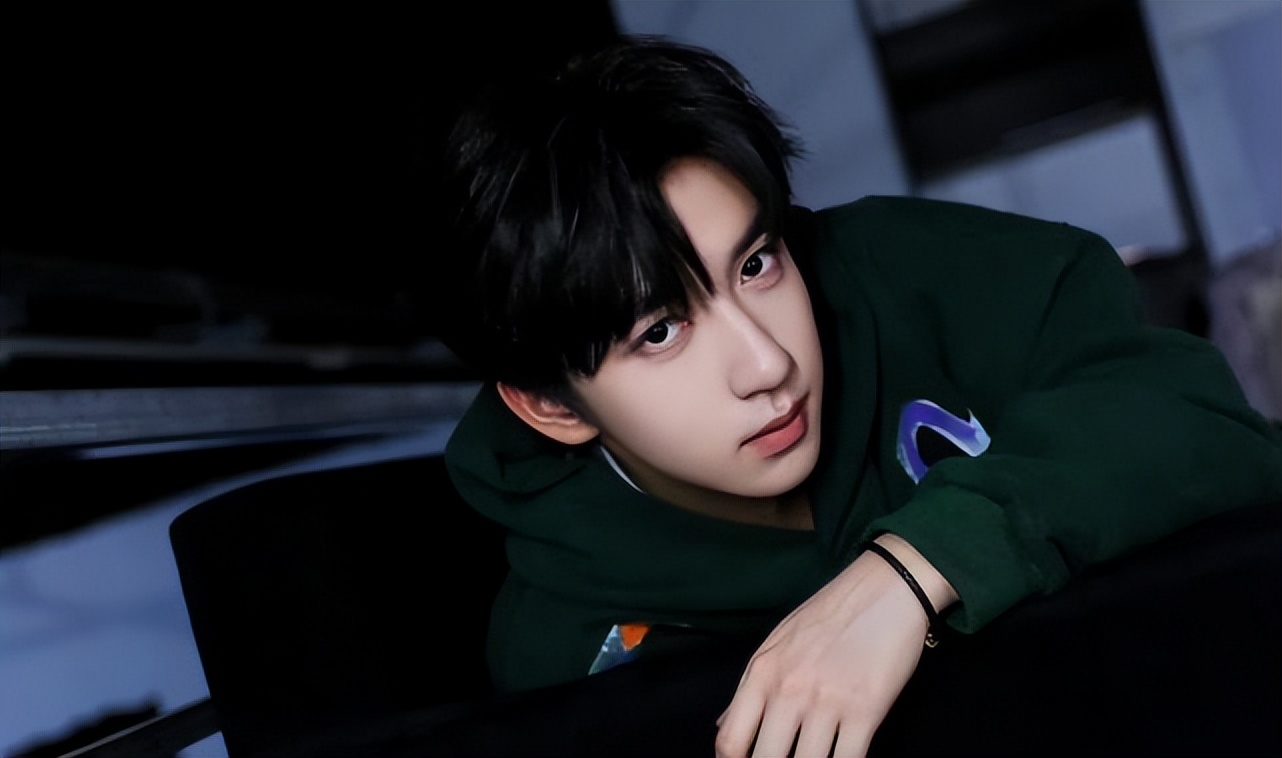 宋亚轩严浩翔贺峻霖落榜北电，时代少年团引热议，打破高学历历史休闲区蓝鸢梦想 - Www.slyday.coM