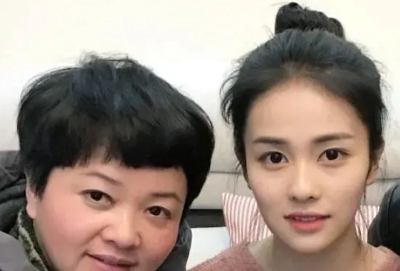 白鹿是真会遗传父母颜值都一般她却净挑着优点长