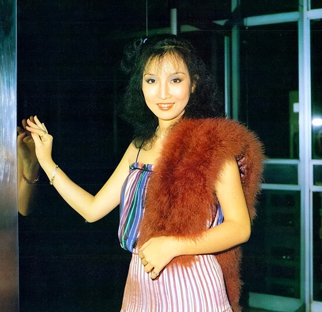 黄杏秀和陈百祥,结婚43年不离不弃,黄杏秀终身不孕被宠成公主