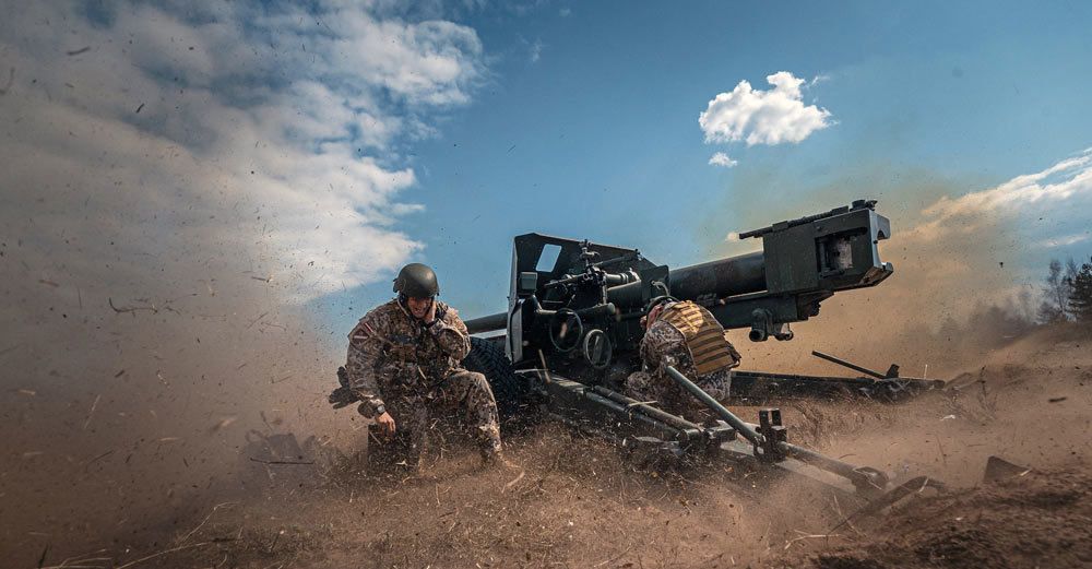 拉脱维亚100mm加农炮战斗射击训练捷克老式火炮仍在一线挑大梁